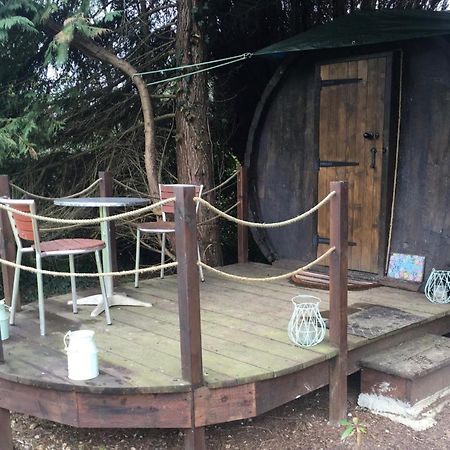 Charming 2-Bed Cabin In Domfront-En-Poiraie Perrou Zewnętrze zdjęcie