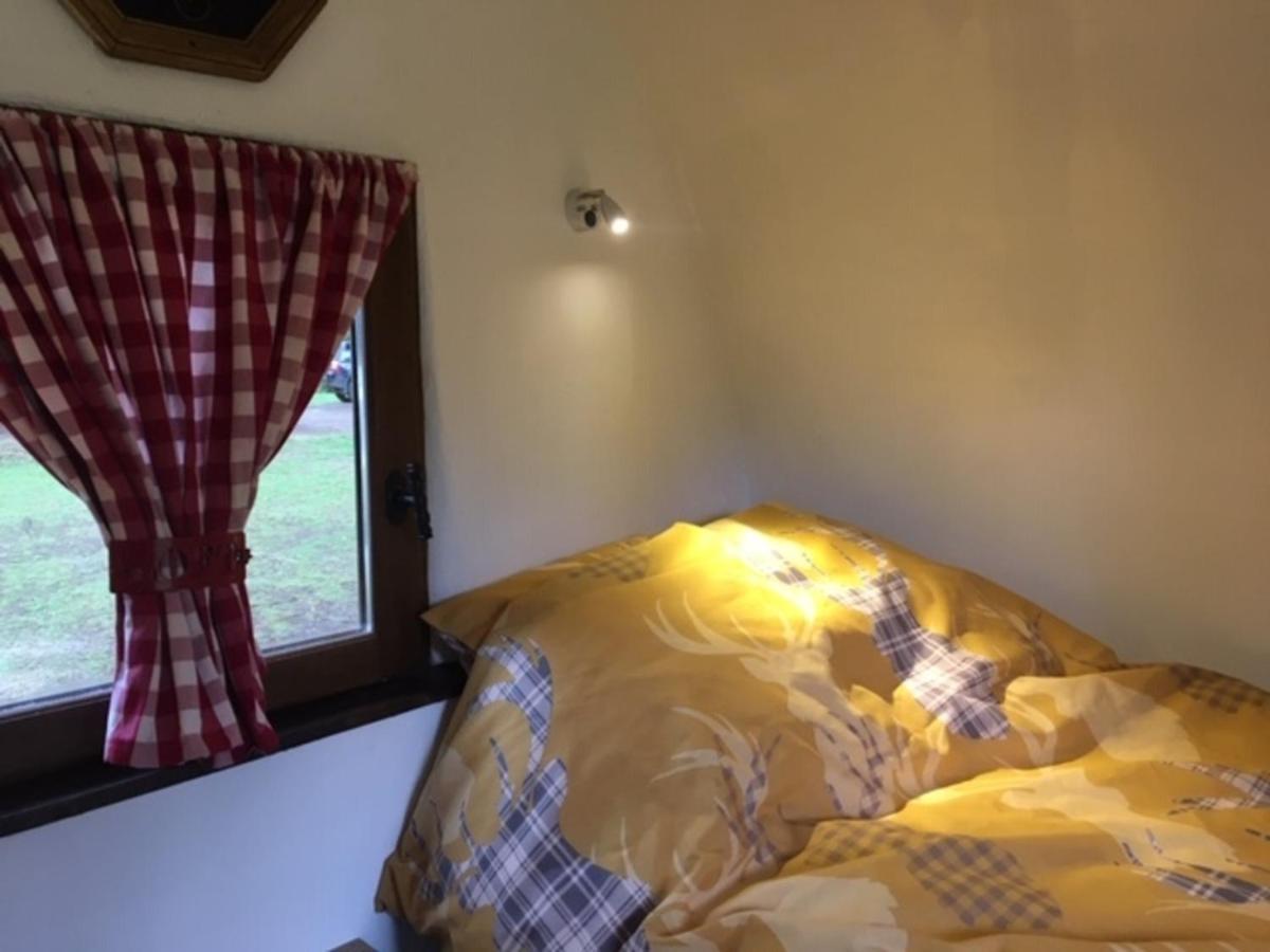 Charming 2-Bed Cabin In Domfront-En-Poiraie Perrou Zewnętrze zdjęcie