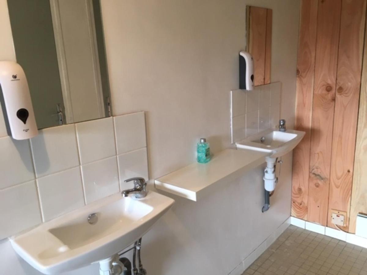 Charming 2-Bed Cabin In Domfront-En-Poiraie Perrou Zewnętrze zdjęcie